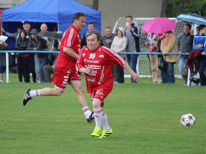 Fotbal ve Staňkově slavil 90. let existence. V rámci oslav se tamní stará garda utkala s Amforou.