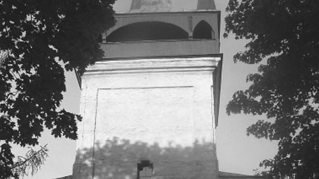 ROZHLEDNA SAMOTNÁ. Roku 1828 sloužil v kapli patřící k rozhledně Josef Dobrovský památnou staroslovanskou mši.