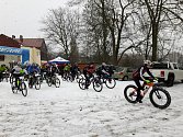 Vítězství na letošním 9. ročníku Ledového kafe obhájil Tomáš Kozák ze stáje BikePlzeň.cz. Do cíle náročného cyklistického závodu dorazilo 37 bikerů a jedna odvážná žena.