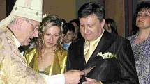  Za svůj svatební den si Vladislav a Blanka Vilímcovi vybrali sobotu dvanáctého července. Ano si řekli v kapli  zbirožského  zámku. Oddával  je  arcibiskup Radkovský.