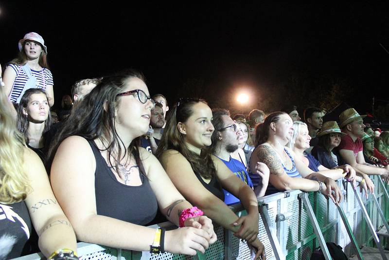 Chodrockfest 2019, druhý den. Nejvíce zazářila kapela Trautenberk.