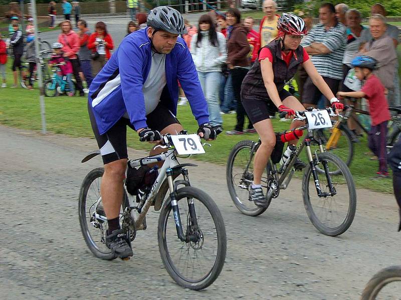 Šestý ročník MTB závodu Brnířovská šlapka a třetí díl Grill Bill Quentina Tarantina v podání brnířovských opékačů pašíka.  