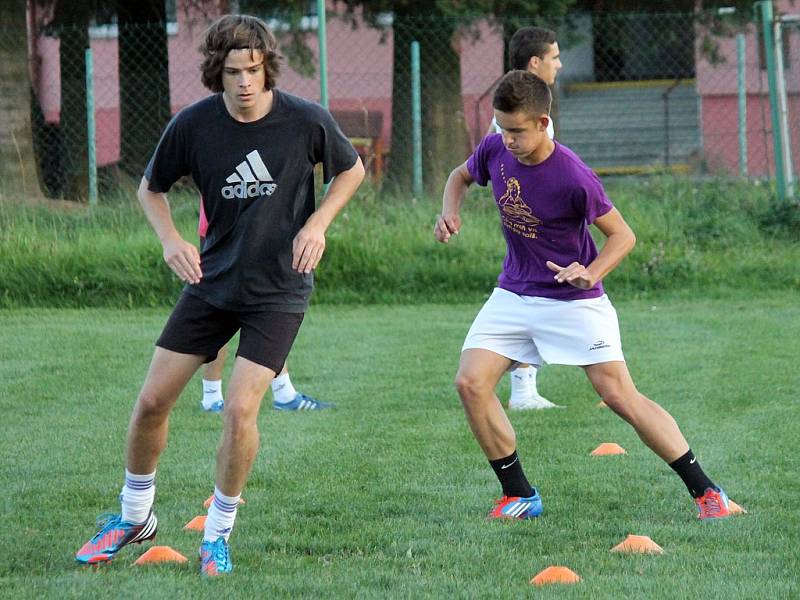 Z tréninku fotbalistů Slavoj Koloveč vedeného novým koučem mužstva Štěpánem Hirschlem. 