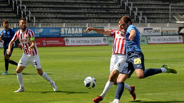 Baráž o F:NL, 2. zápas: FK Viktoria Žižkov - TJ Jiskra Domažlice (na snímku fotbalisté v modrých dresech) 4:0 (3:0).
