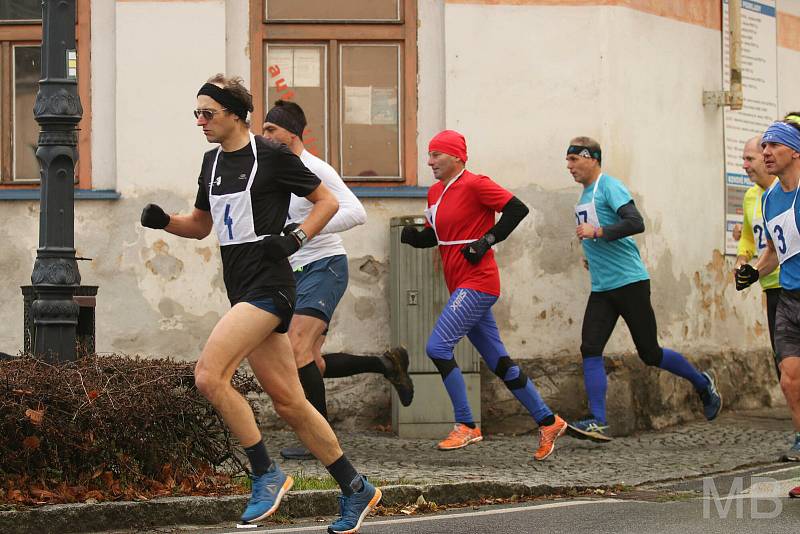 Více než 60 závodníků vyběhlo ze Kdyně na horskou chatu Koráb vzdálenou 6,3 kilometru  s převýšením 365 metrů. Běh se uskutečnil po dvou letech.