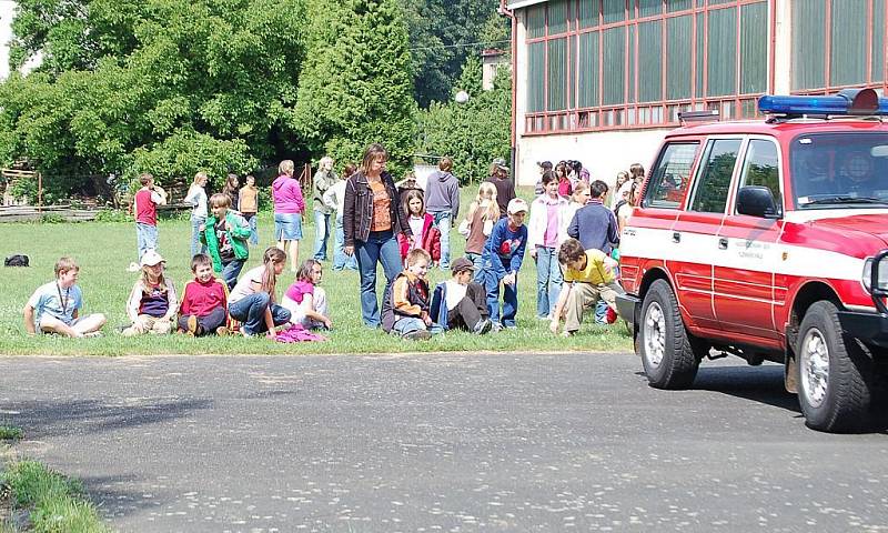 ZŠ Msgre B. Staška Domažlice - Den dětí a návštěva hasičů.