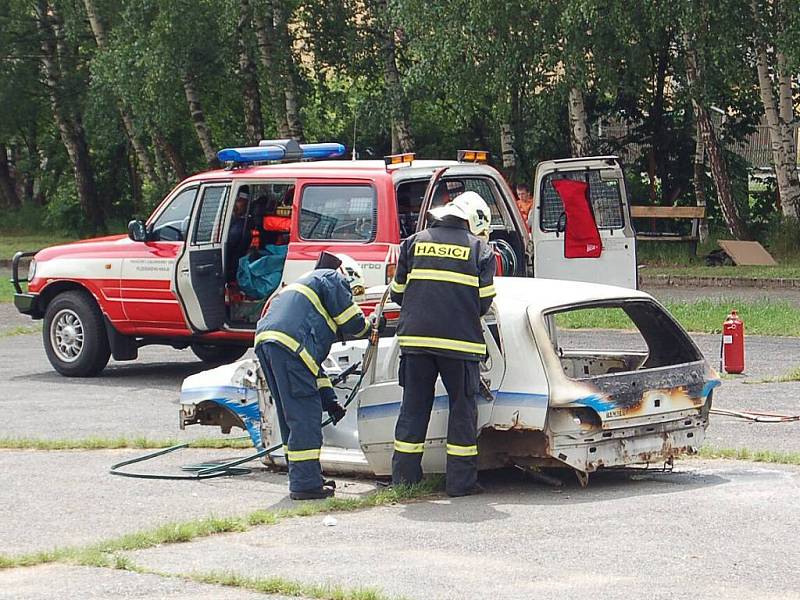 ZŠ Msgre B. Staška Domažlice - Den dětí a návštěva hasičů.