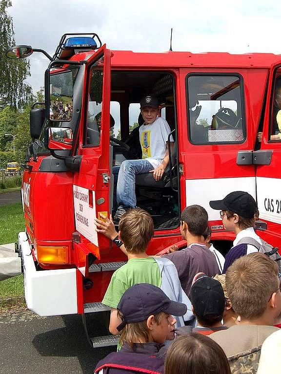 ZŠ Msgre B. Staška Domažlice - Den dětí a návštěva hasičů.