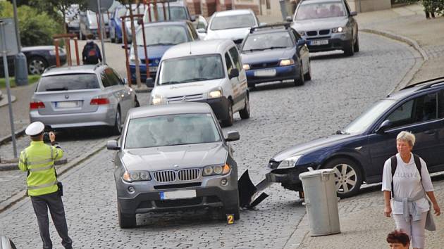 Úterní nehoda v centru Domažlic.