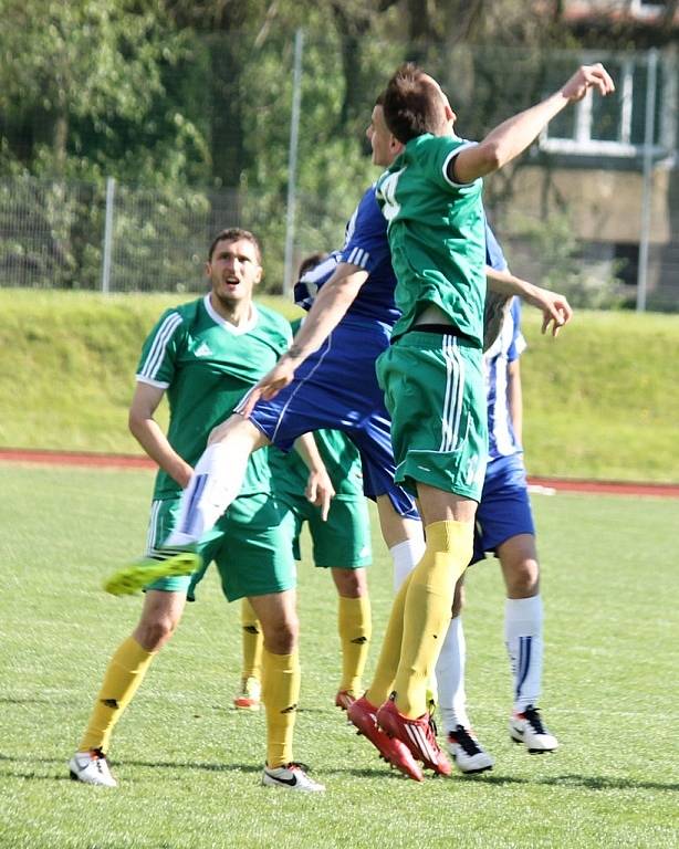 Z utkání třetiligové Jiskry Domažlice s 1. FC Karlovy Vary.