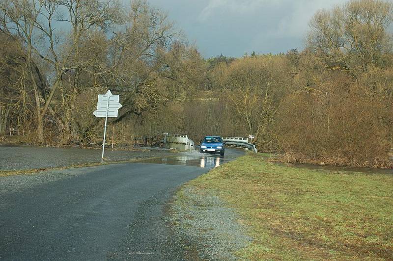 Rozvodněná Radbuza u Mirkovic na Hostouňsku.