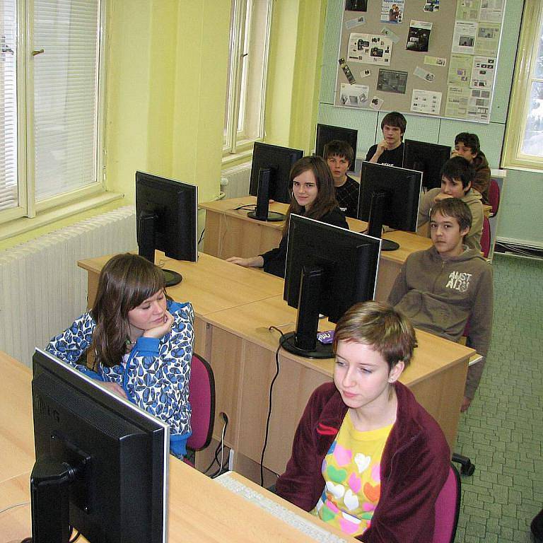 Na VOŠ, OA a SZŠ v Domažlicích (bývalá hájenská škola) se konal II. ročník talentové soutěže v psaní na PC klávesnici.