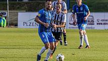 15. kolo FORTUNA ČFL, skupina A: TJ Jiskra Domažlice (na snímku fotbalisté v modrých dresech) - FK Admira Praha 1:1 (0:1).