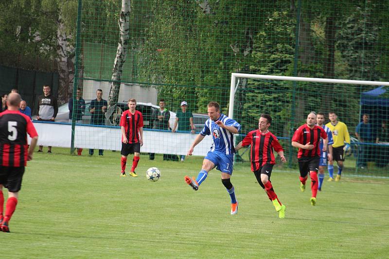 Staňkovští fotbalisté zdolali hokejisty Plzně 4:2.