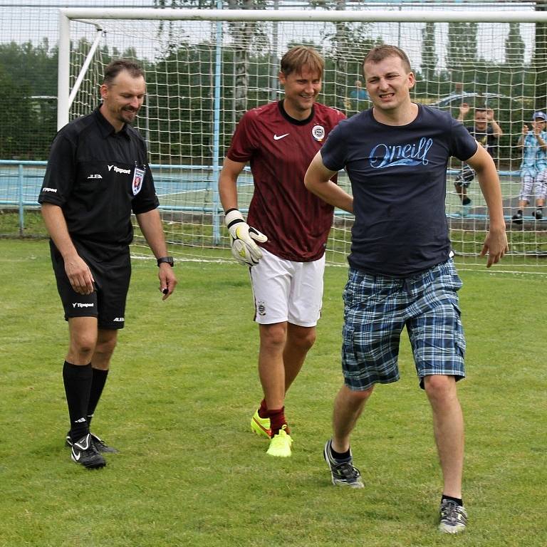 Pouťový zápas fotbalistů Sokola Postřekov a SG Sparta Praha.