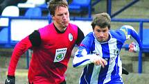 Jaroslav Kovařík v modrobílém dresu Jiskry v utkání s FK Mladá Boleslav B.