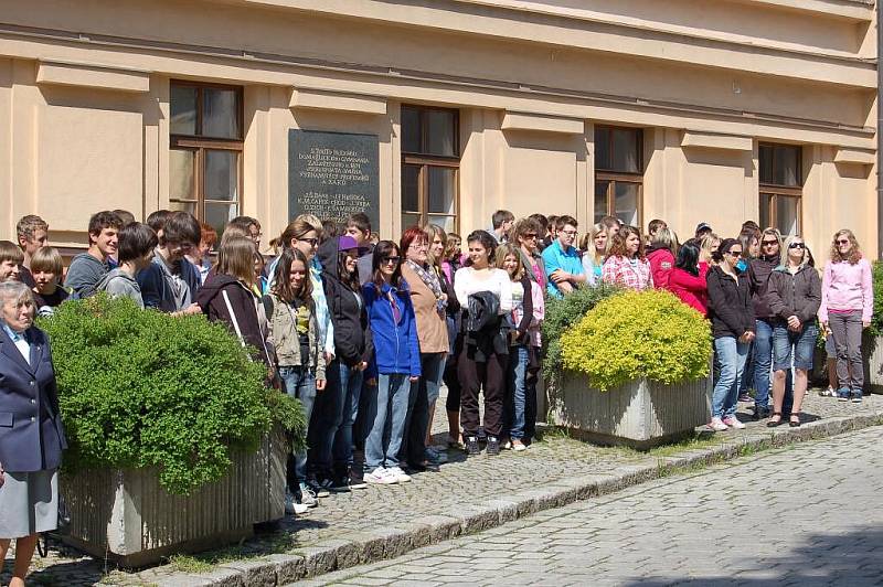 Pietní akt na Chodském náměstí v Domažlicích.