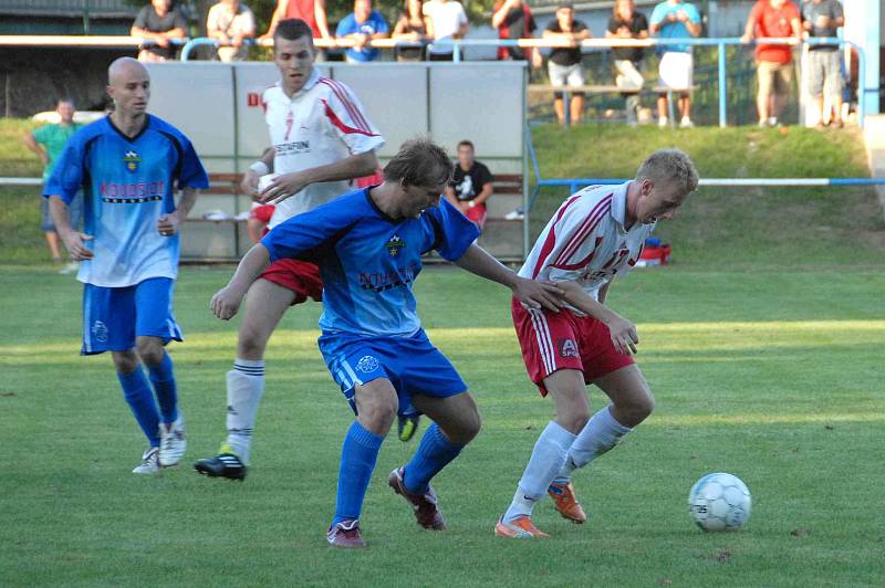 Z utkání fotbalistů FK Holýšov A a FK Horažďovice. 