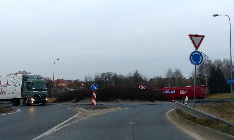 Jednou ze silnic, kde motoristé opravu uvítají, je II/189 od draženovského kruhového objezdu ke Klenčí.