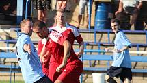 FK Holýšov B (v modrém) - Sokol Osvračín (v červeném) 2:2, na penalty 2:4.