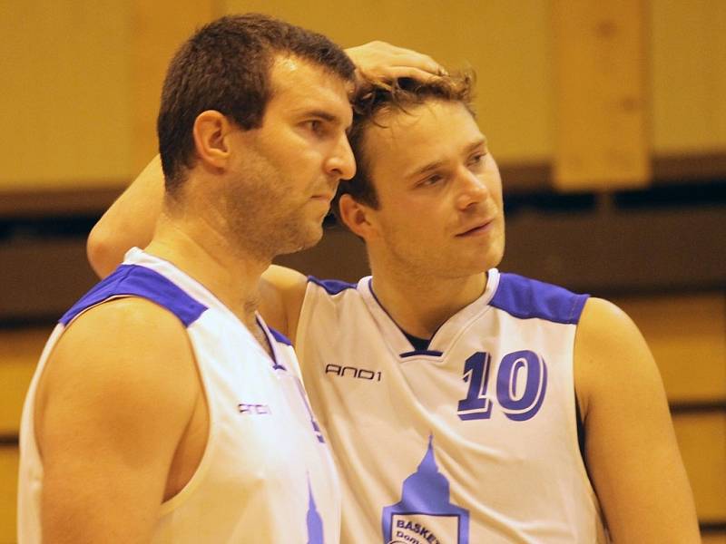 Z pohárového utkání basketbalistů Jiskry Domažlice s BK Kladno.