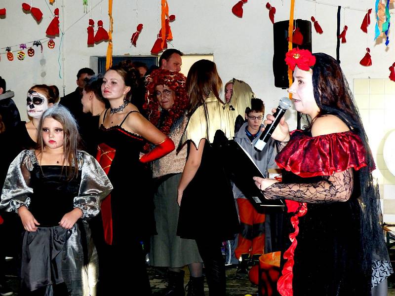 Halloween party ve zbrojnici SDH Horšovský Týn.