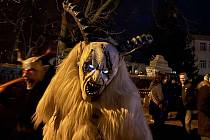 Krampusové se v neděli sjedou do Staňkova na benefiční akci.