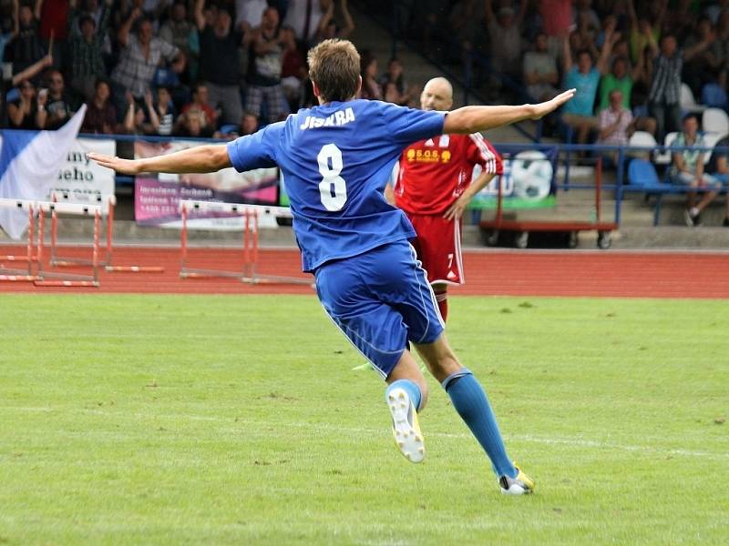 1. kolo ČFL: Jiskra Domažlice A - Slavoj Vyšehrad 2:0 (1:0).