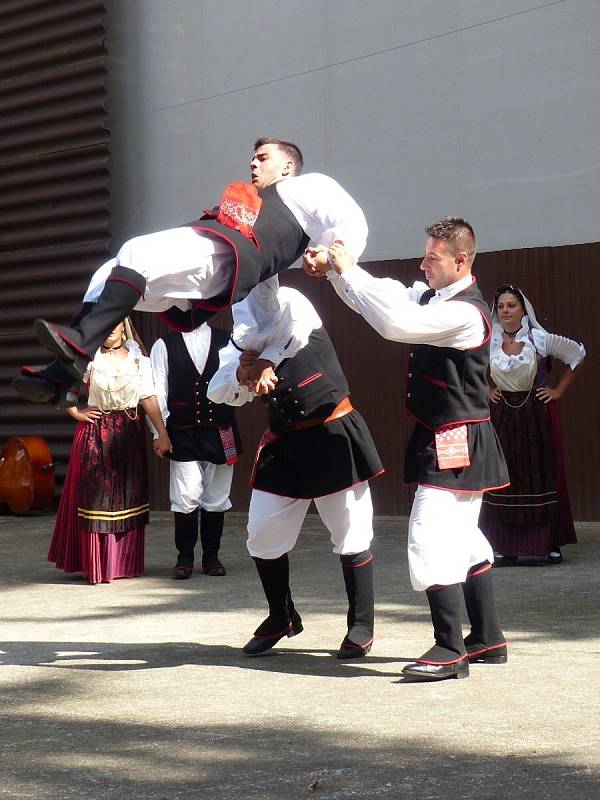 Klenotnicový pořad udělal tečku za svátkem folkloru. 