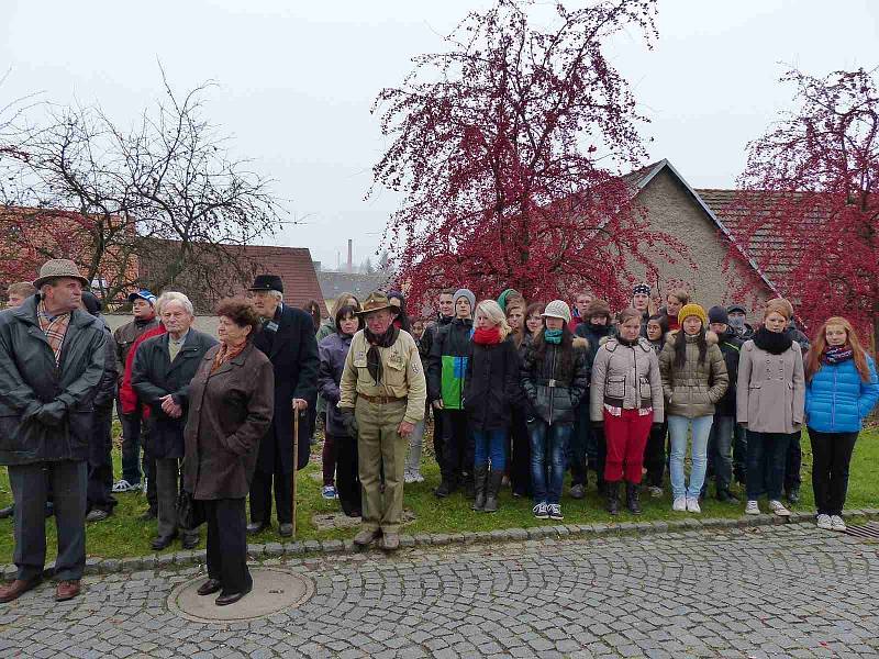 Z pietního aktu u pomníku obětem III. odboje.