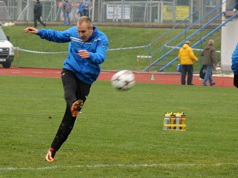 První zápas 4. kola Poháru České pošty mezi třetiligovou Jiskrou Domažlice a prvoligovou Viktorií Plzeň.