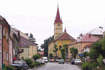 Kostel svatého Jakuba v Hostouni dal jméno i městským slavnostem.