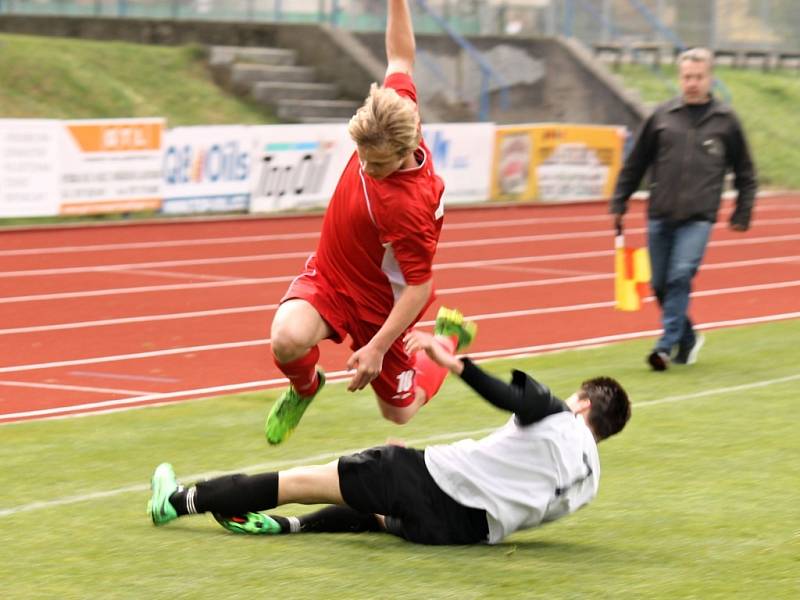 Z utkání starších dorostenců Jiskry Domažlice a FK Tachov.