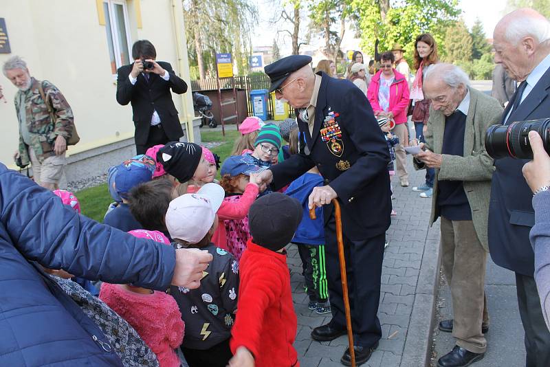 Belgičtí veteráni v Holýšově.