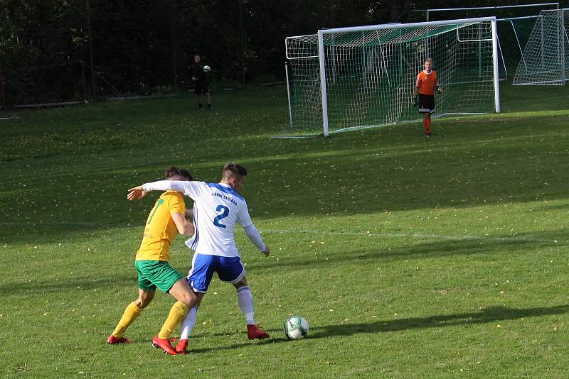 Start Tlumačov (ve žlutém) - Baník Stříbro (v bílém) 3:3 (0:2), PK 6:5.