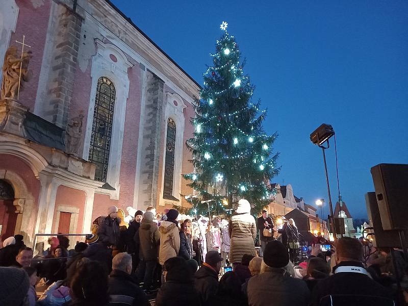 Rozsvícení vánočního stromu v Domažlicích.