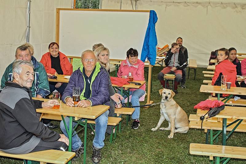 Turisté se vydali se na trasy 4. ročníku turistické akce „Štrapáce za loučimským džbánkem.