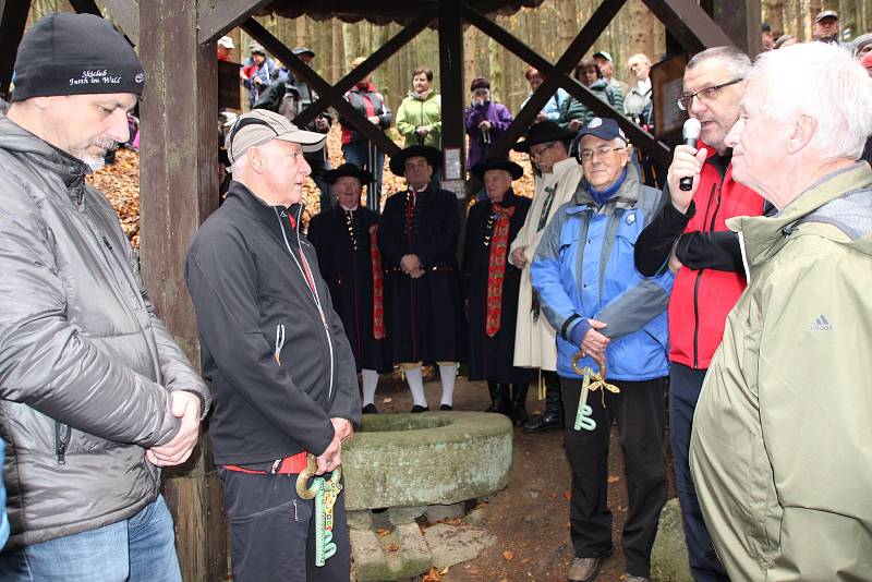 Studánka byla letos bez vody. Muselo se zamykat 13. pramenem.