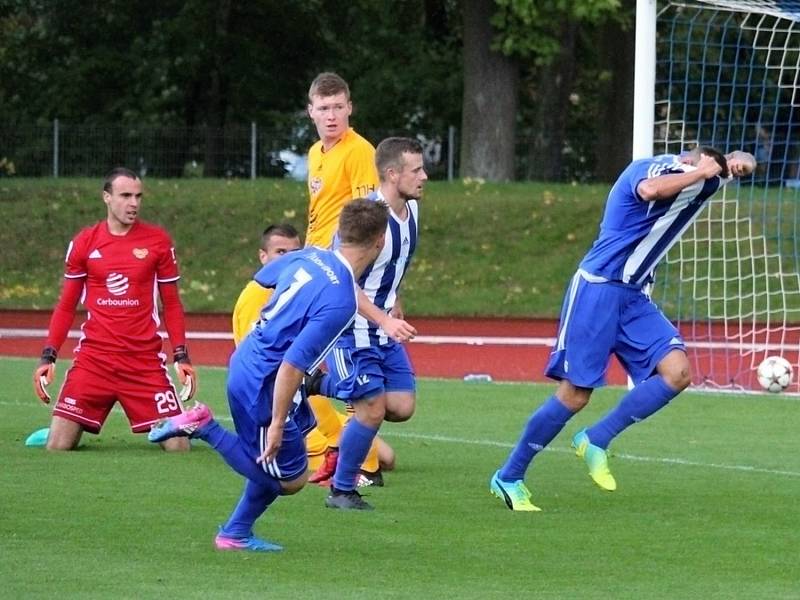 Třetiligová Jiskra Domažlice vyřadila prvoligovou Duklu Praha z MOL Cupu.