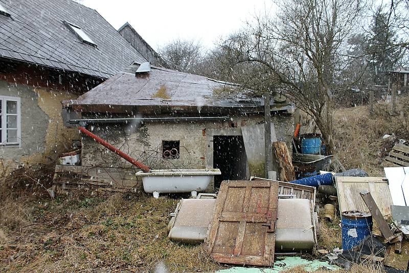 Obecní dům č. p. 127 potřebuje opravu. Uvnitř vznikne kavárna, přesídlí sem knihovna.