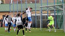 Fotbalisté TJ Jiskra Domažlice (na archivním snímku hráči v bílých dresech) prohráli v neděli dopoledne na hřišti příbramského béčka 0:2.