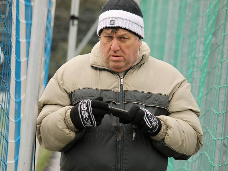 Přípravný zápas Jiskry s Kolovčem. GSM Slavoje Koloveč Milan Vogeltanz jde na operaci, což bude největší oslabení lídra krajského přeboru v úvodu jara. 