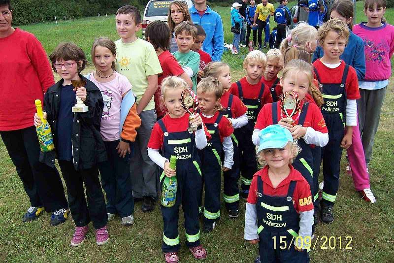 Ze třetího ročníku soutěže hasičů v požárním útoku O pohár starosty obce Pařezov.