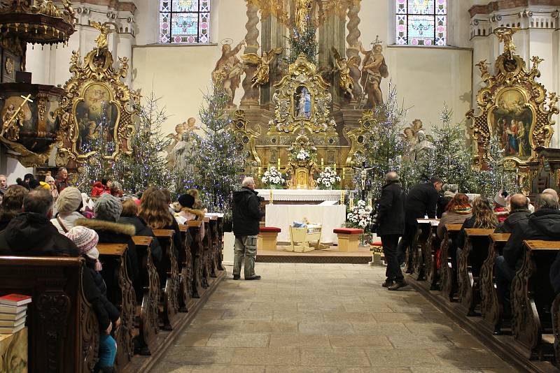 Zahájení tříkrálových sbírek ve Kdyni a Domažlicích.