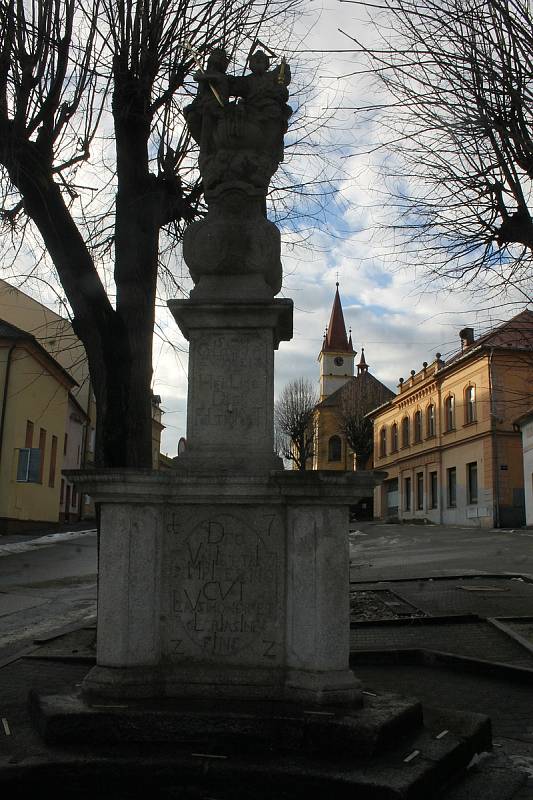 Kostel svatého Jakuba v Hostouni.