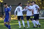 13. kolo FORTUNA ČFL, skupina A: FK Motorlet Praha (modří) - TJ Jiskra Domažlice (hráči v bílých dresech) 1:1 (1:1).