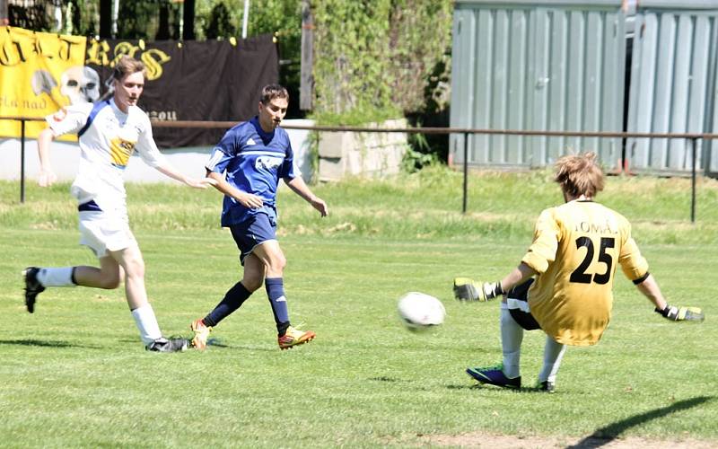 Z utkání fotbalistů TJ Start Bělá a TJ Sokol Pocinovice.