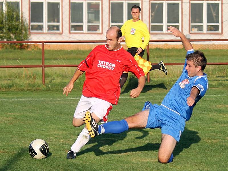 Ve šlágru úvodního kola okresního přeboru se v Chodově utkali fotbalisté domácího Tatranu se soupeřem ze ZD Meclov. 