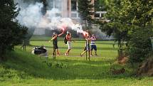 Jedenáctigólová demolice Chodova B (oranžové fresy) v Mrákově s místní rezervou (modré dresy).