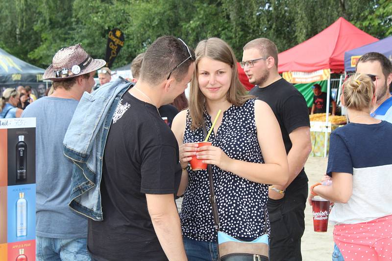 Chodrockfest 2019, druhý den. Nejvíce zazářila kapela Trautenberk.